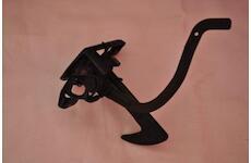 pojistka zámku kapoty